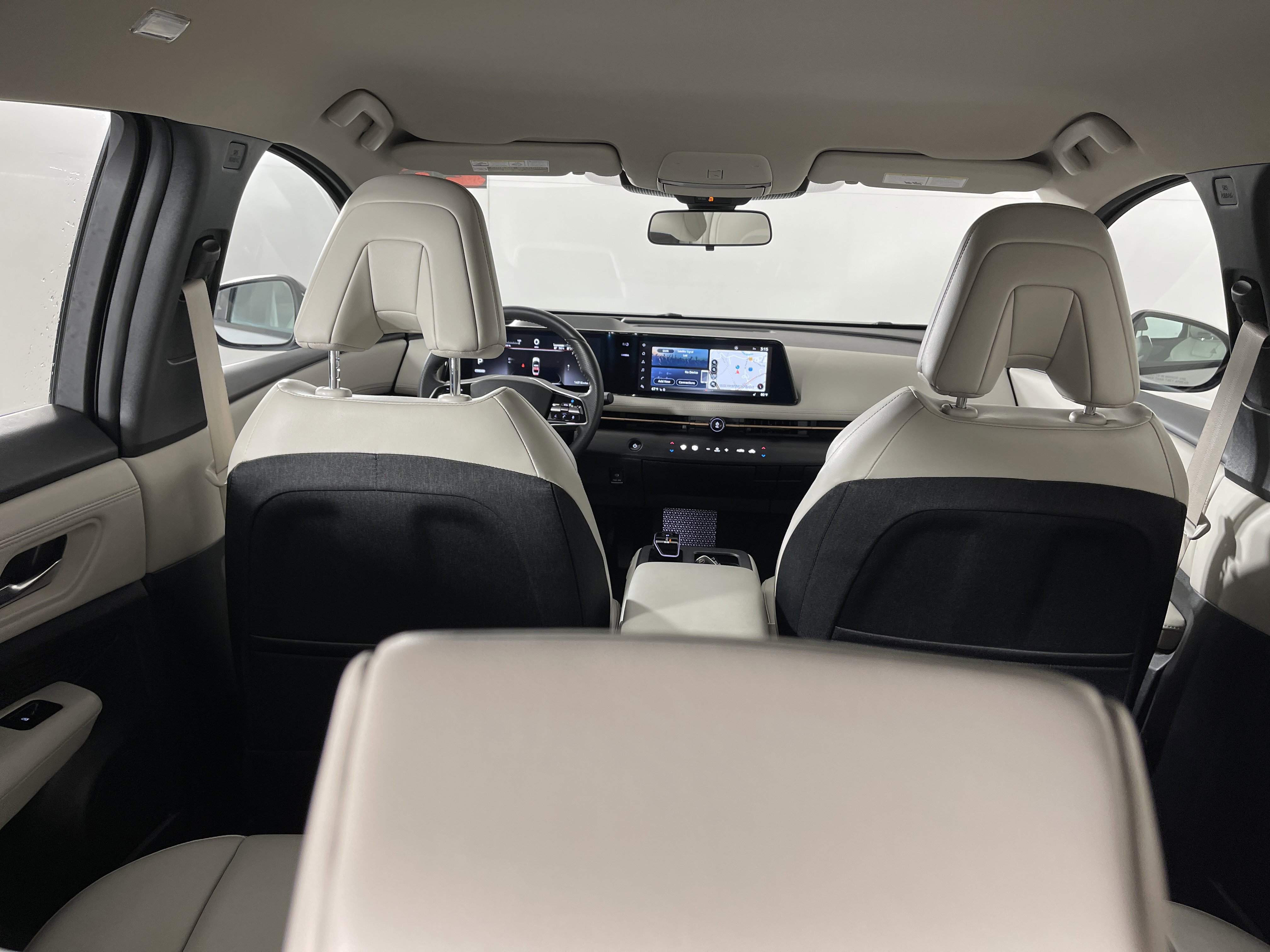 Used 2023 Nissan Ariya FWD image 15