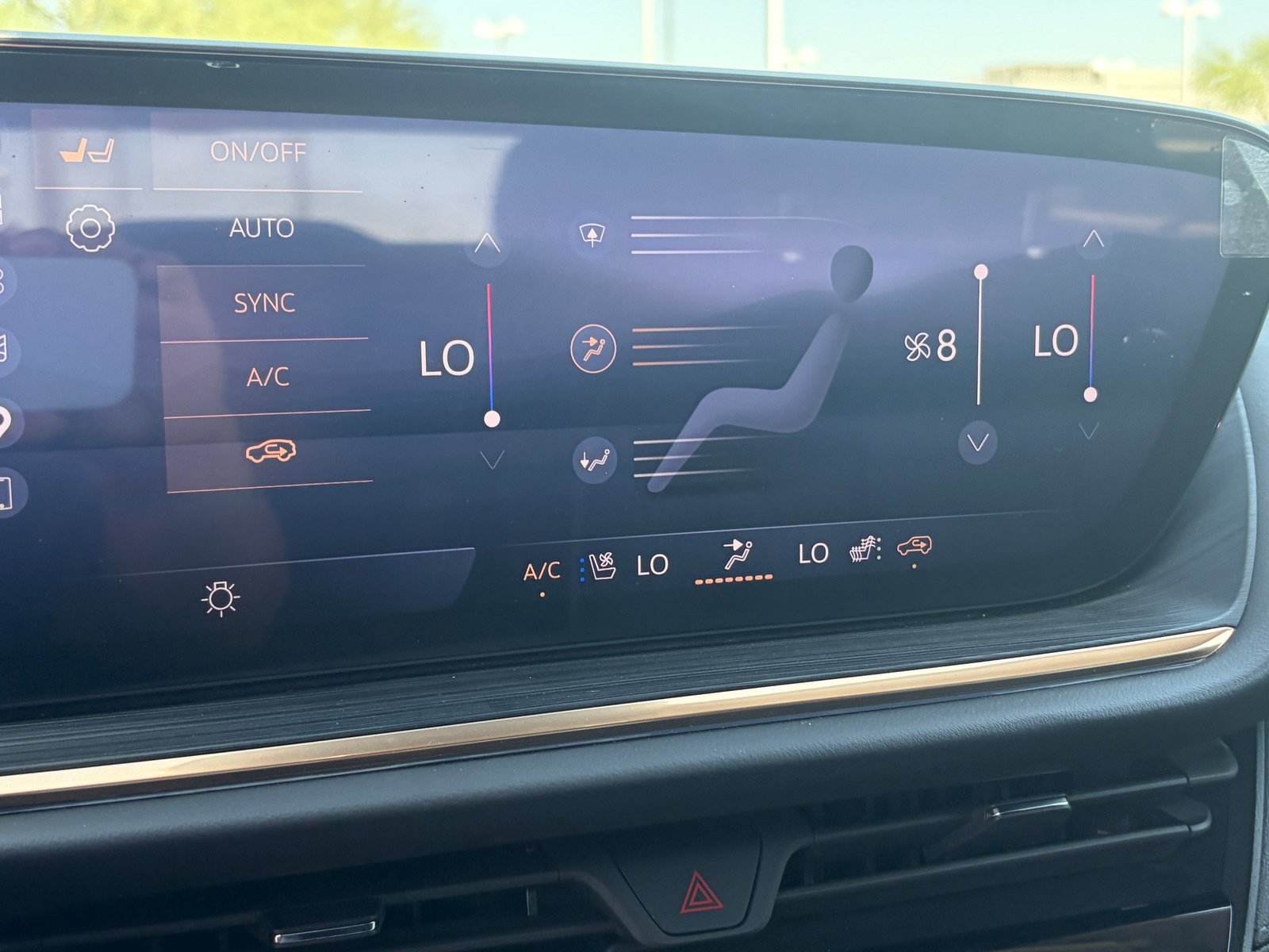Used 2025 Buick Envision Avenir AWD/4WD image 24