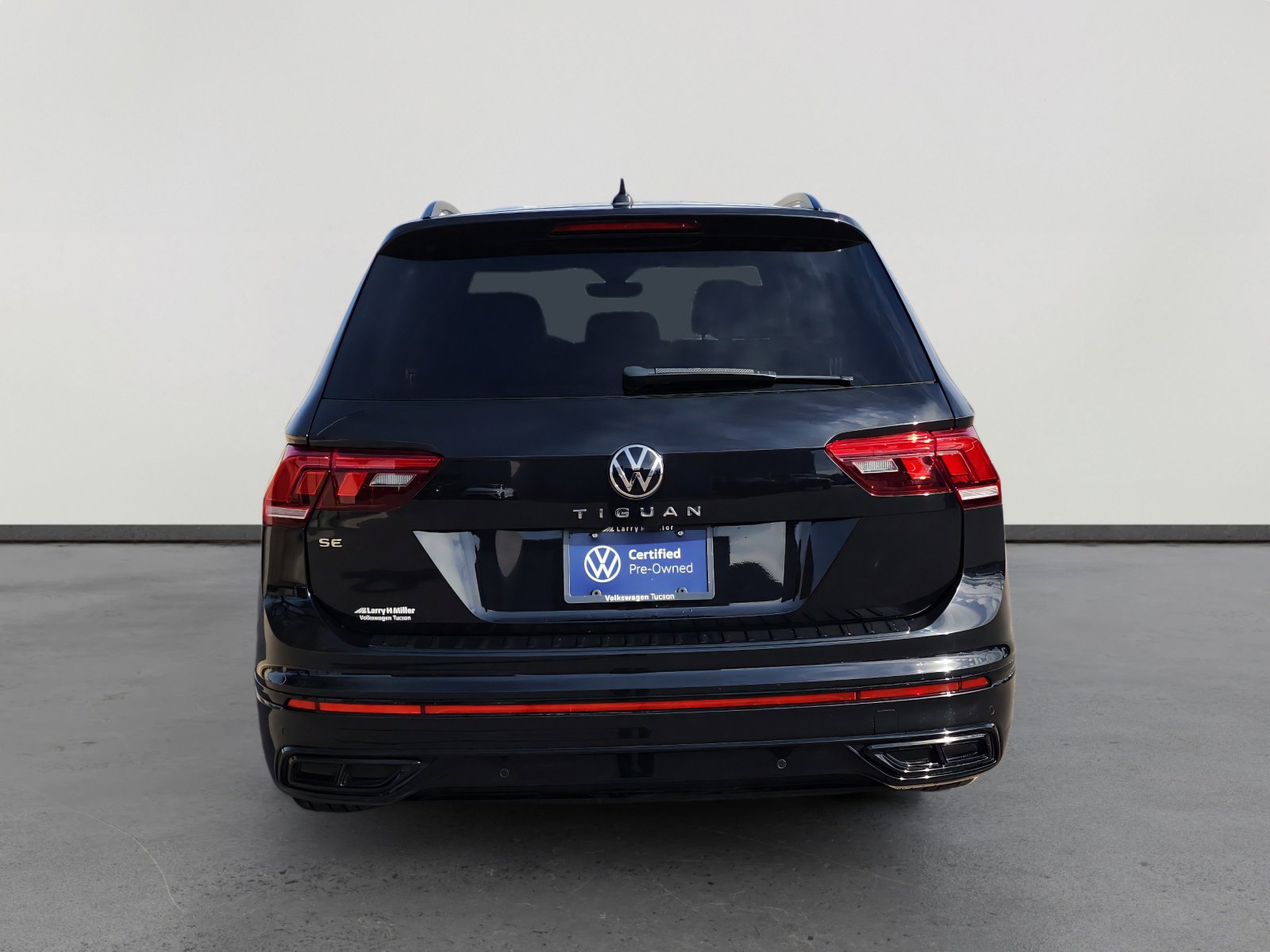 Certified 2023 Volkswagen Tiguan SE R-Line image 4