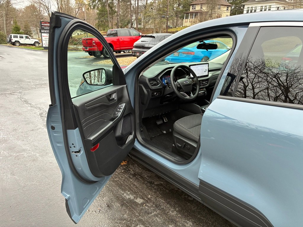Used 2023 Ford Escape Active w/ Tech Pack #1 AWD/4WD image 11