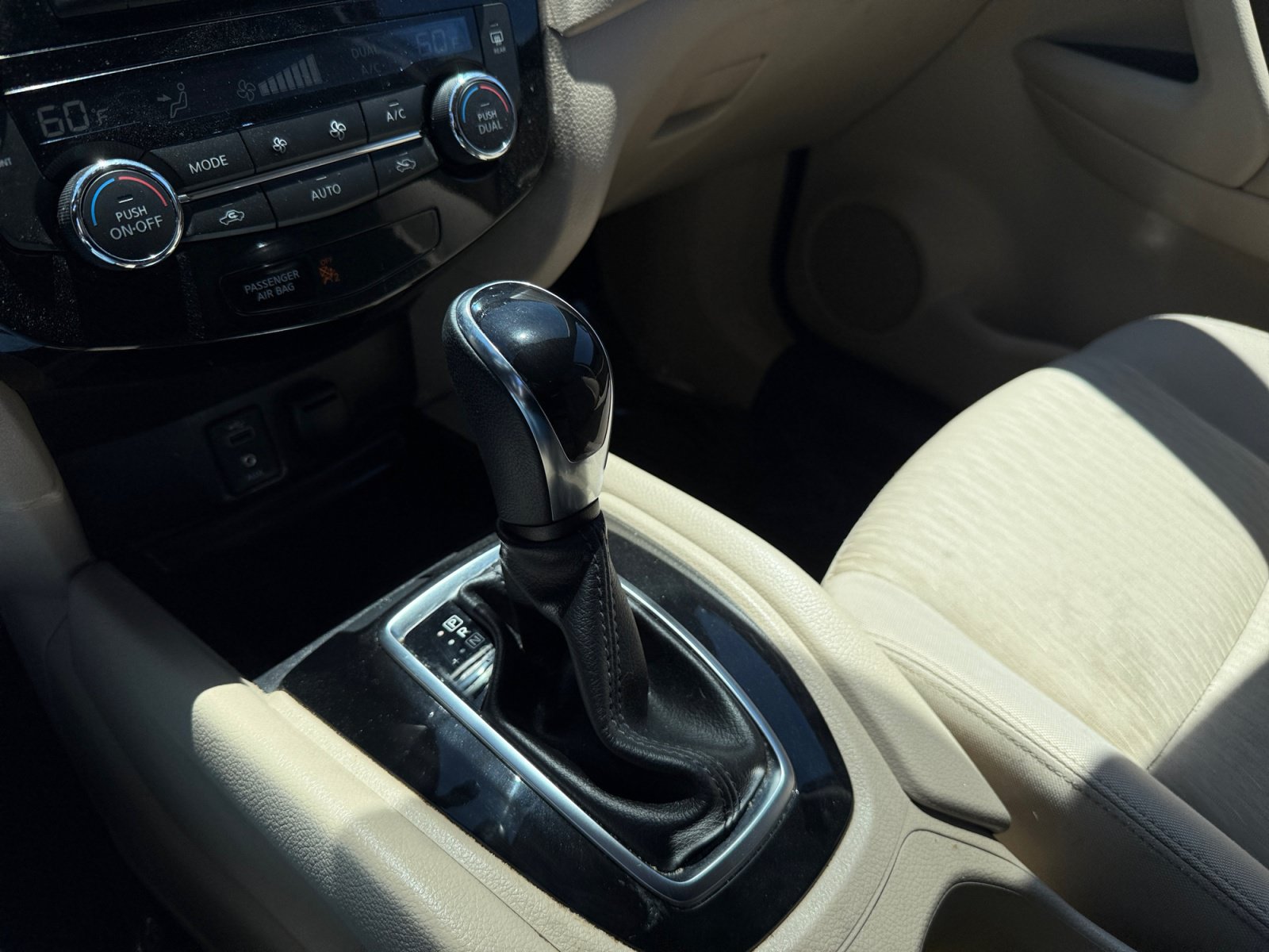 Used 2017 Nissan Rogue SV AWD/4WD image 13