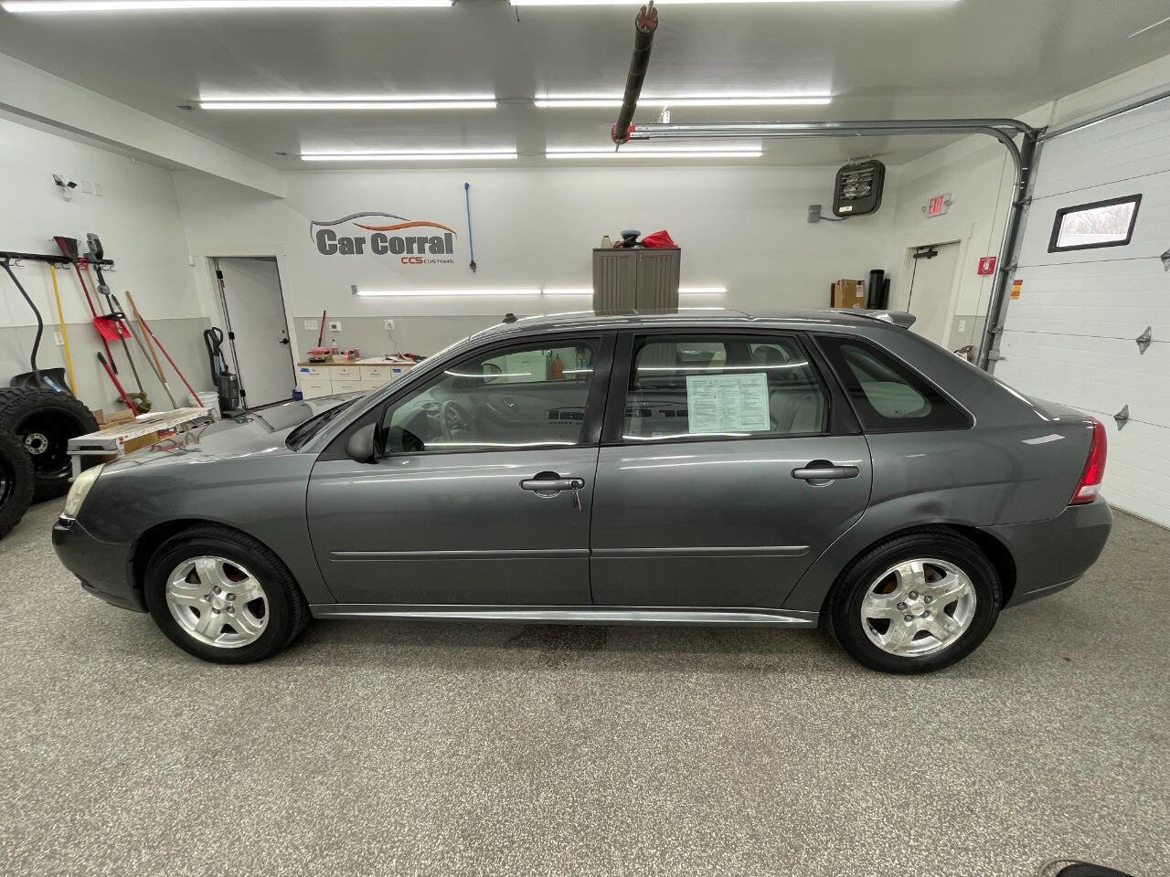 Used 2005 Chevrolet Malibu LT w/ Preferred Equipment Group image 2