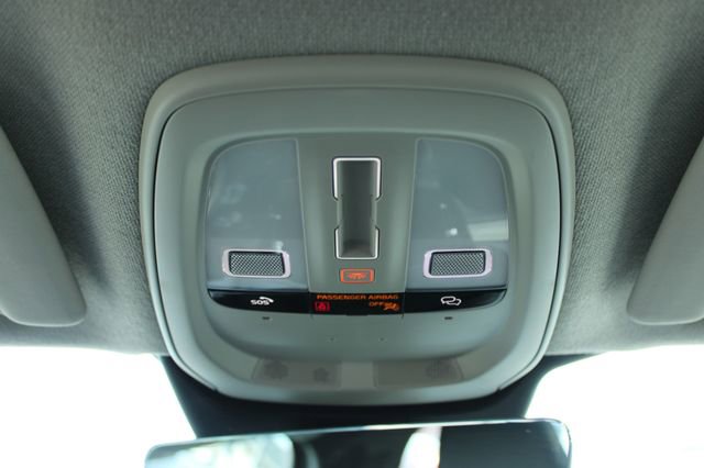 Used 2025 Volvo XC40 B5 Core image 29