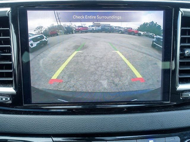Used 2023 Chrysler Pacifica Touring-L FWD image 29