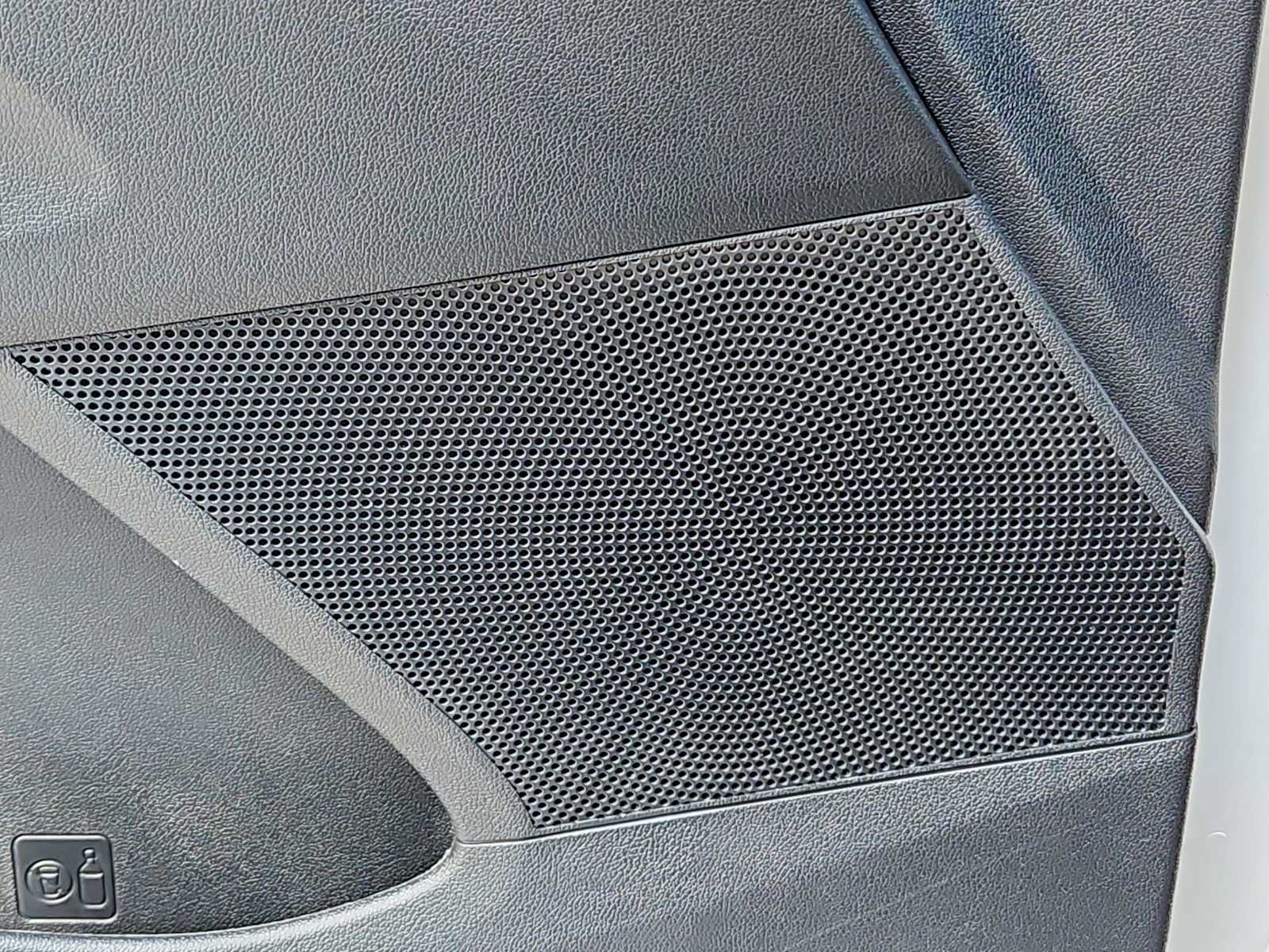 Certified 2025 Kia Sorento S FWD image 28