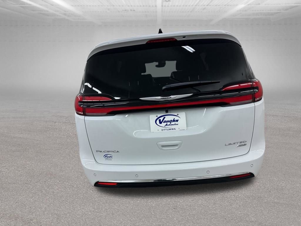 New 2026 Chrysler Pacifica Limited image 9