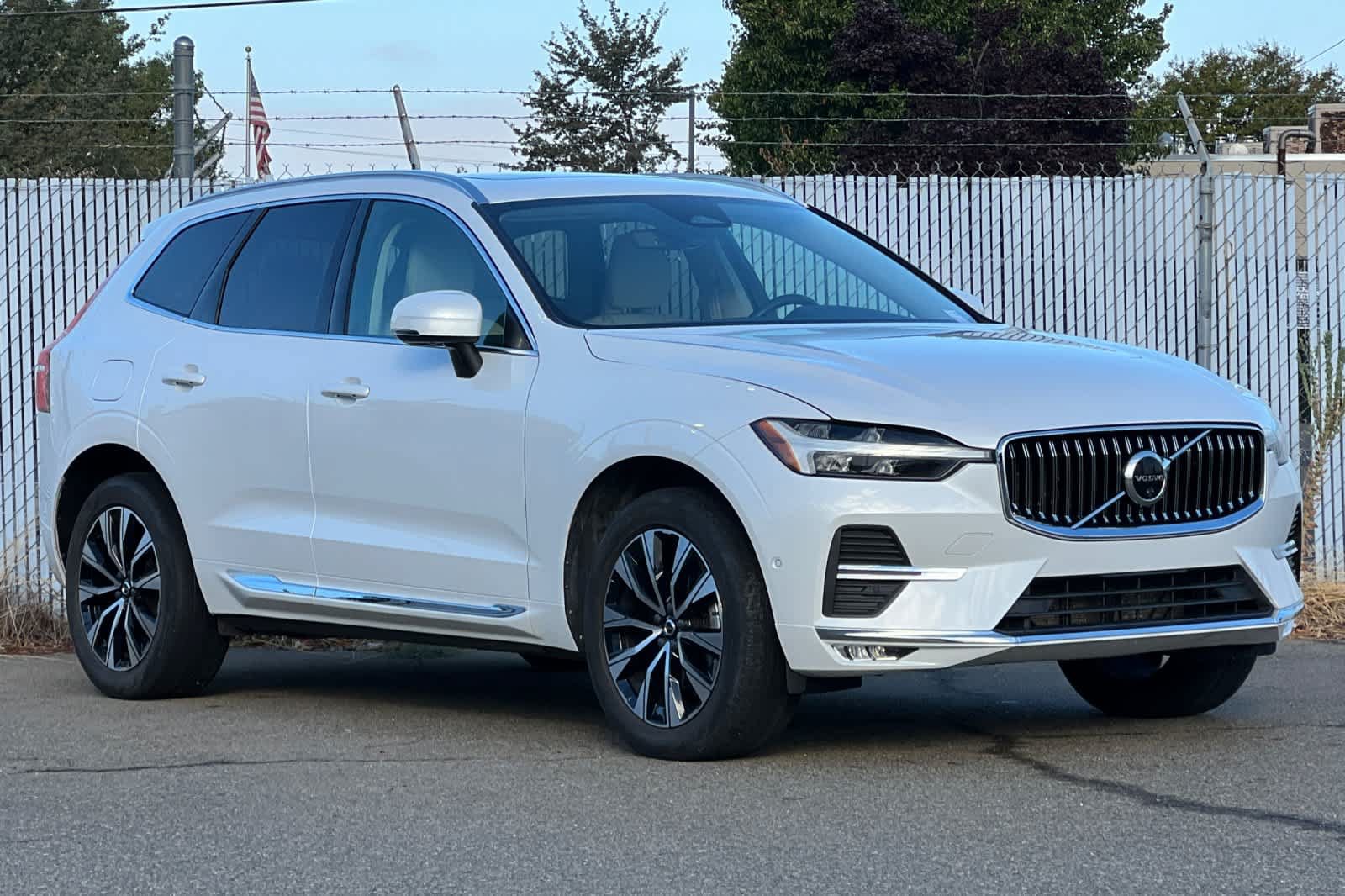 Used 2023 Volvo XC60 B5 Plus AWD/4WD image 7
