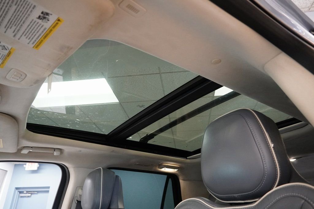 Used 2021 Lincoln Navigator L Black Label w/ Cargo Convenience Package image 4