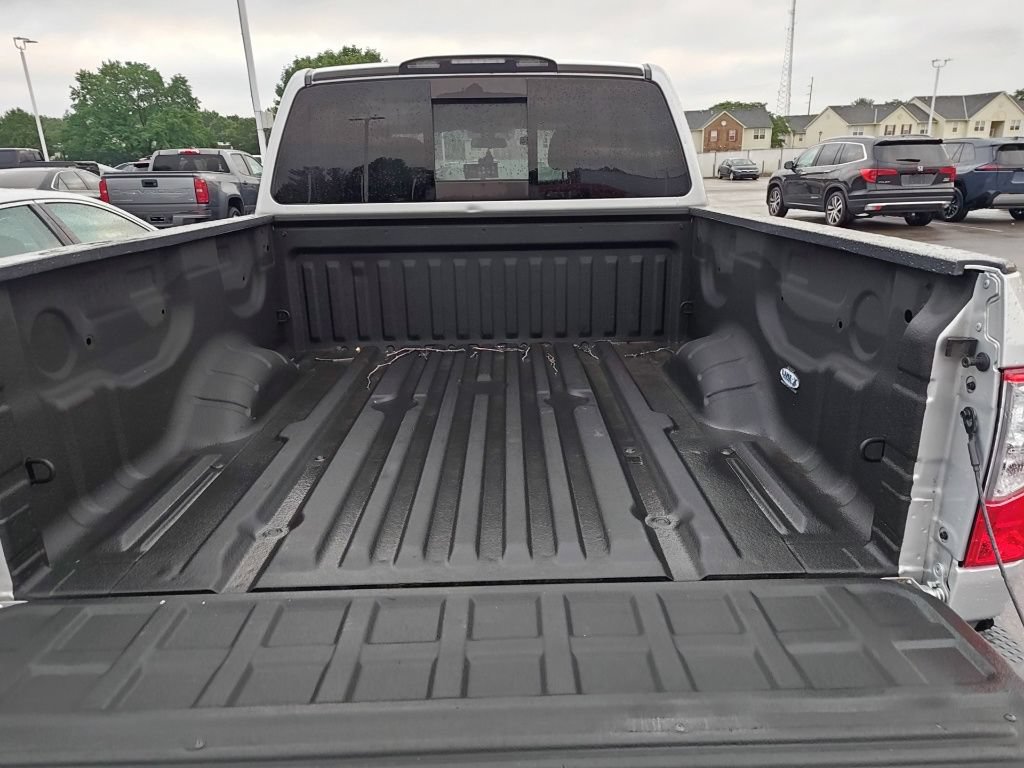 Used 2017 Nissan Titan SV AWD/4WD image 5