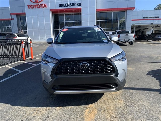 Used 2024 Toyota Corolla Cross LE image 3