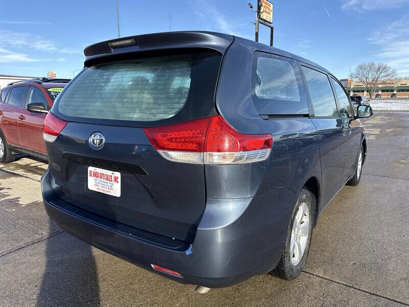 Used 2014 Toyota Sienna L image 7