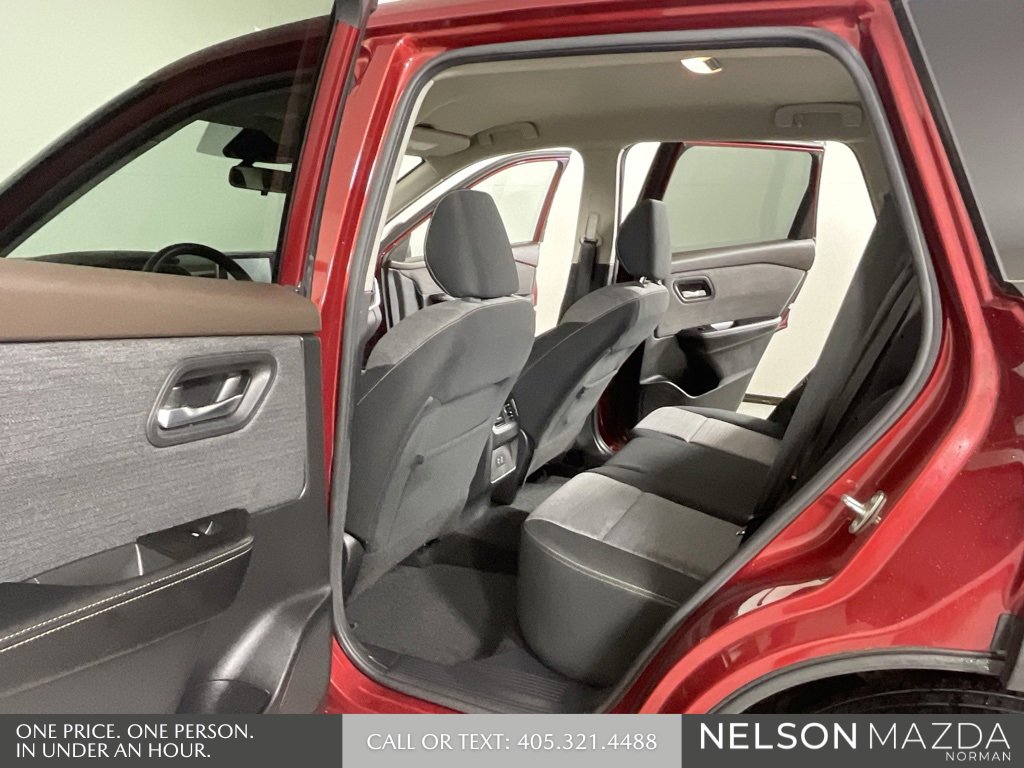 Used 2021 Nissan Rogue SV image 12