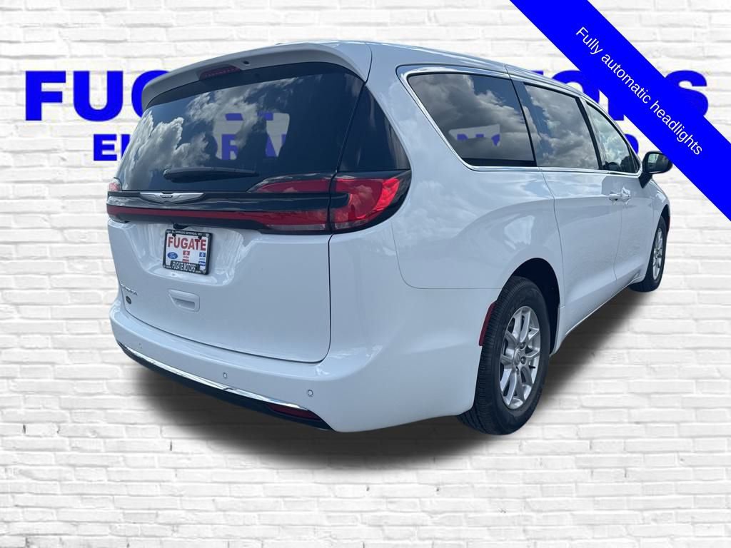 New 2026 Chrysler Pacifica Select image 6