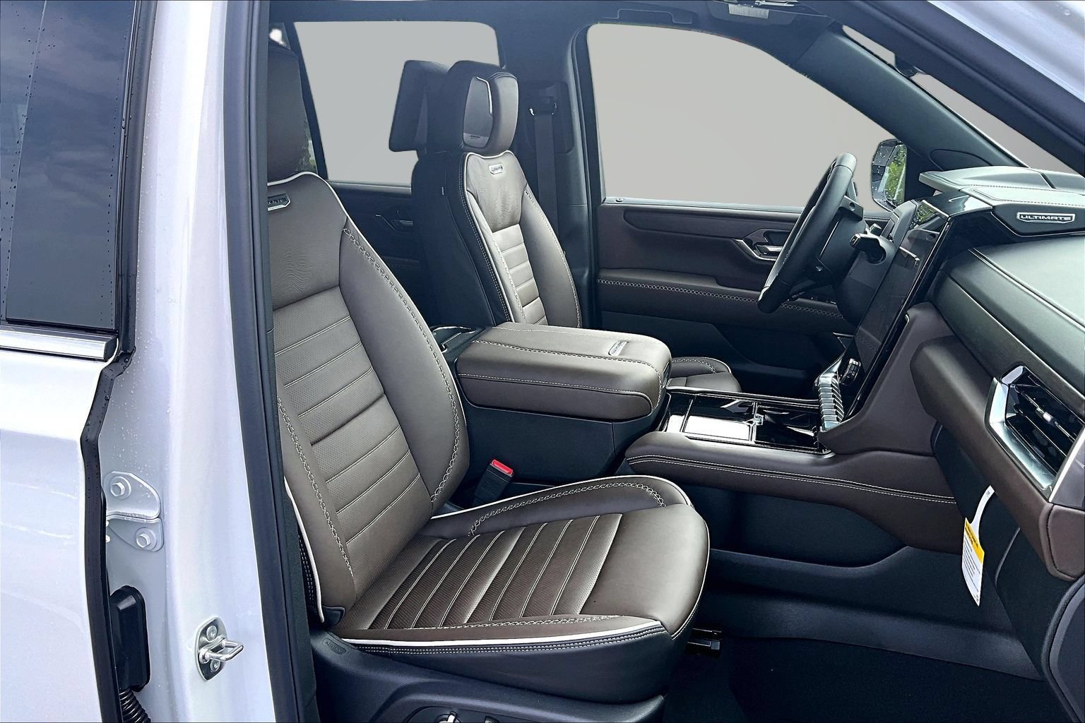 Used 2026 GMC Yukon Denali Ultimate AWD/4WD image 6
