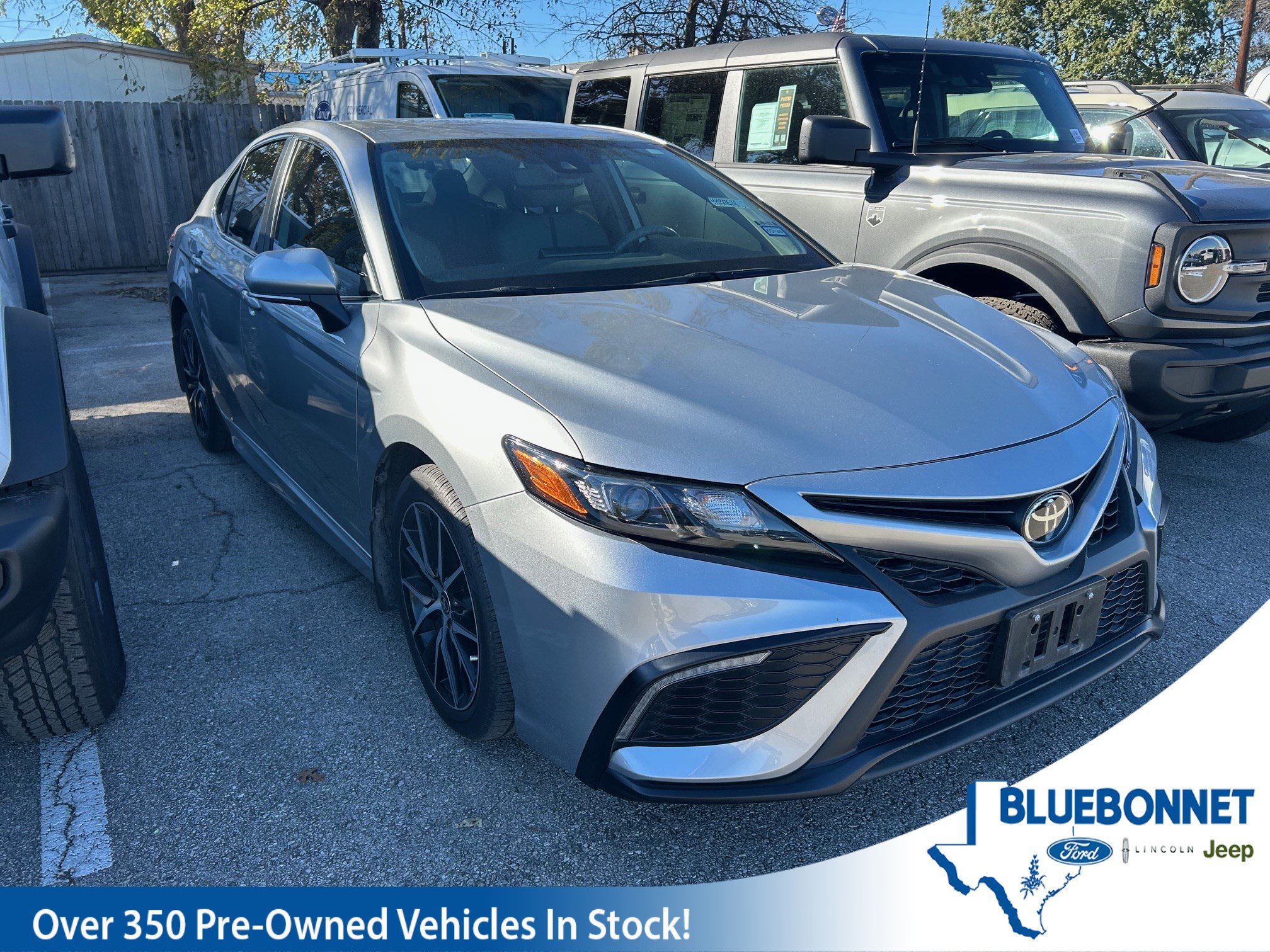 Used 2023 Toyota Camry SE image 1