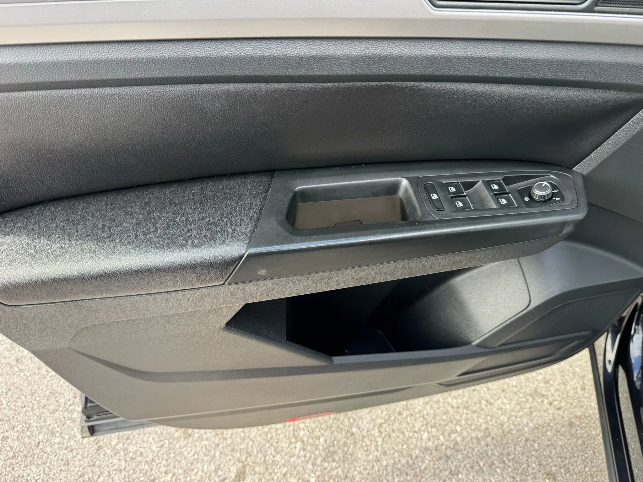 Used 2018 Volkswagen Atlas SE image 27