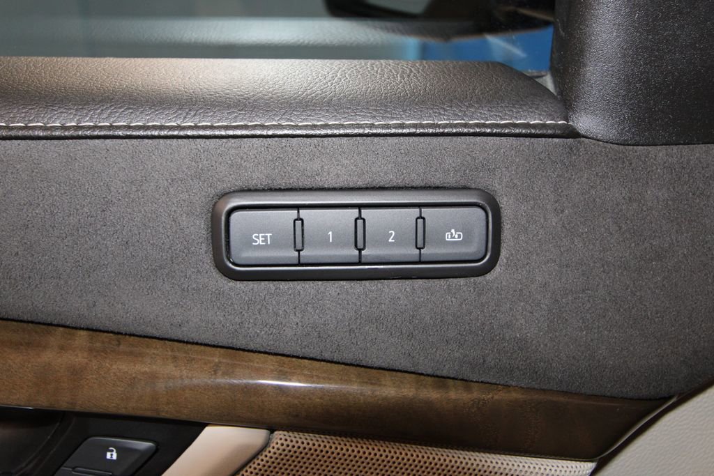 Used 2020 Cadillac Escalade Luxury image 10
