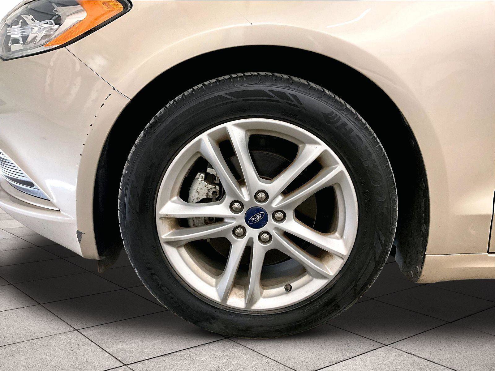 Used 2018 Ford Fusion SE w/ Fusion SE Technology Package image 8