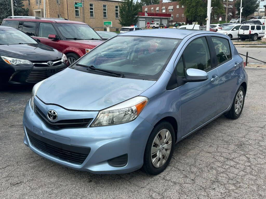 Used 2013 Toyota Yaris LE FWD image 3