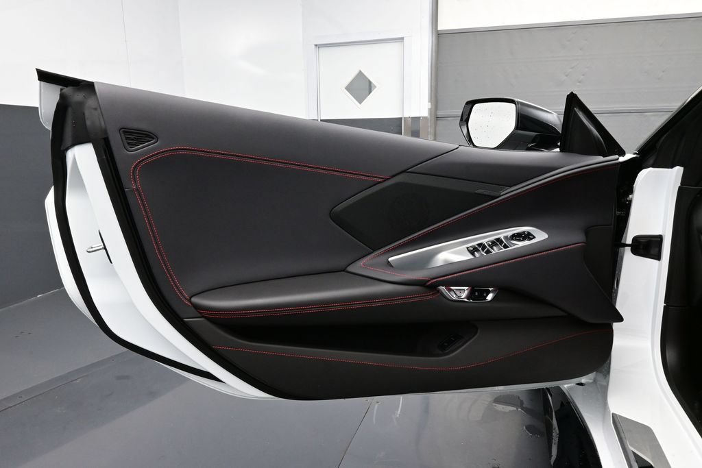 Used 2025 Chevrolet Corvette Z06 RWD image 7