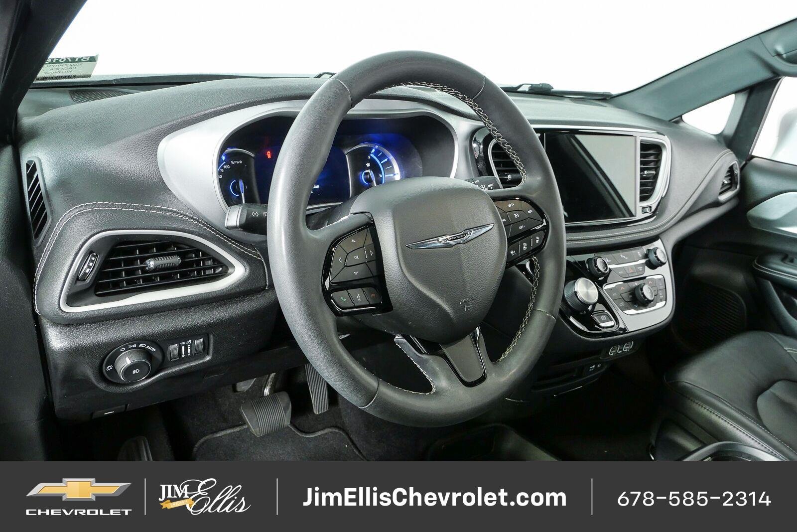 Used 2022 Chrysler Pacifica Touring-L w/ S Appearance Package FWD image 4