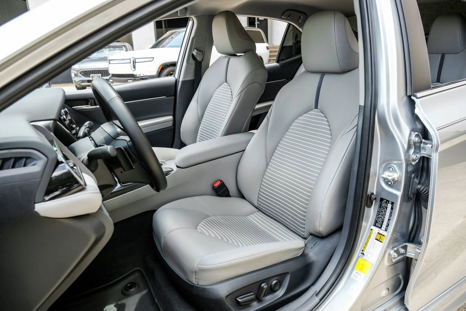 Used 2023 Toyota Camry SE FWD image 30