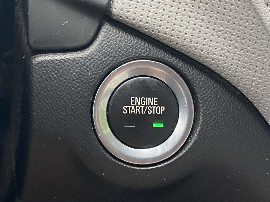 Used 2018 Chevrolet Equinox Premier FWD image 25