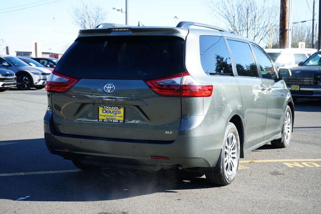Used 2020 Toyota Sienna XLE w/ XLE Navigation Package image 7