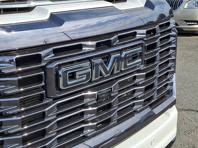 Used 2024 GMC Sierra 3500 Denali Ultimate AWD/4WD image 30