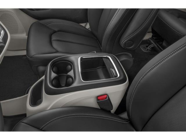Used 2024 Chrysler Pacifica Premium FWD image 17