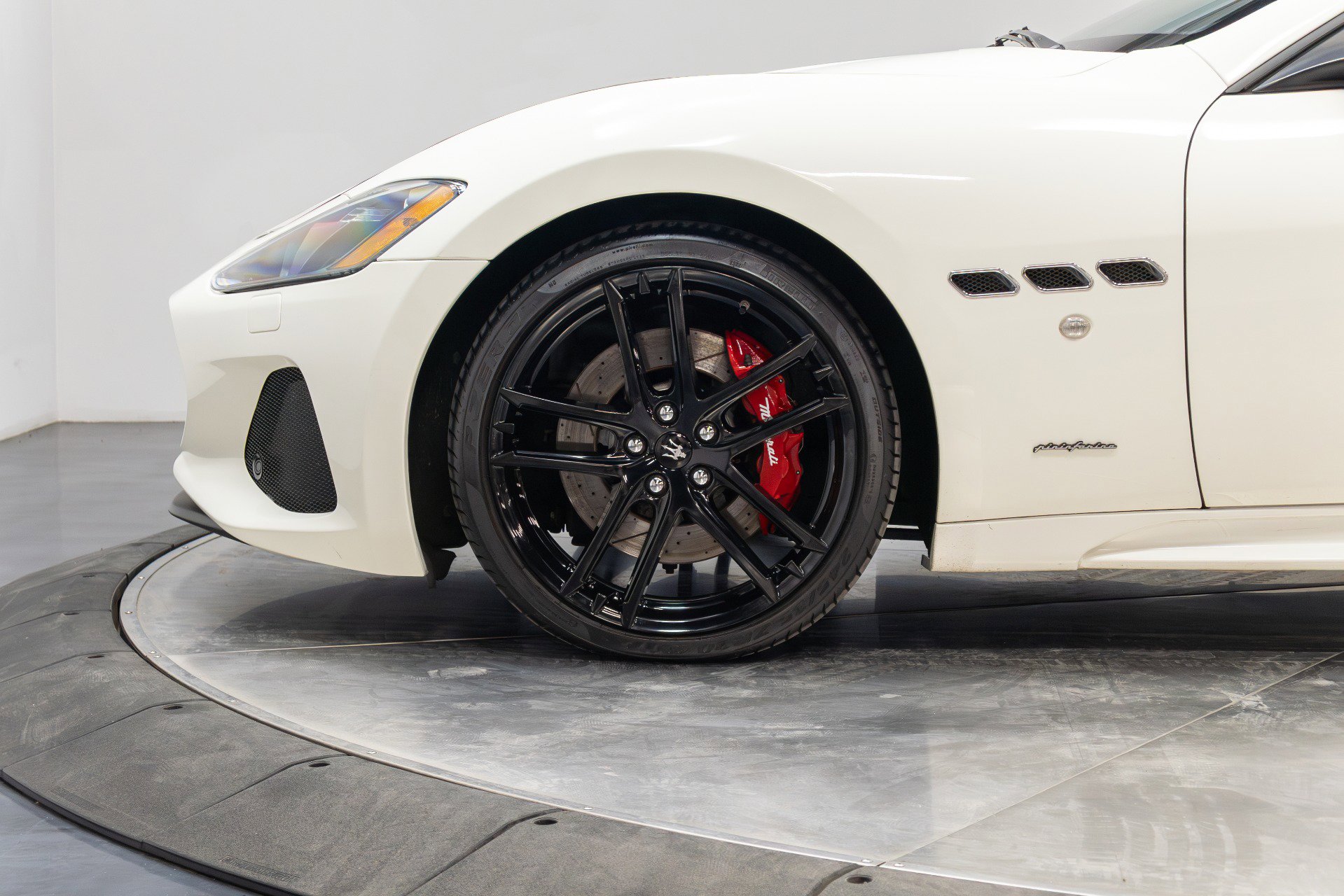 Used 2018 Maserati GranTurismo Sport image 19