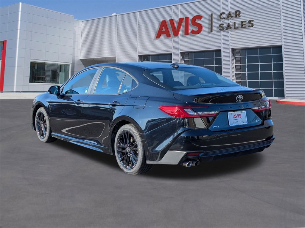 Used 2025 Toyota Camry SE image 3
