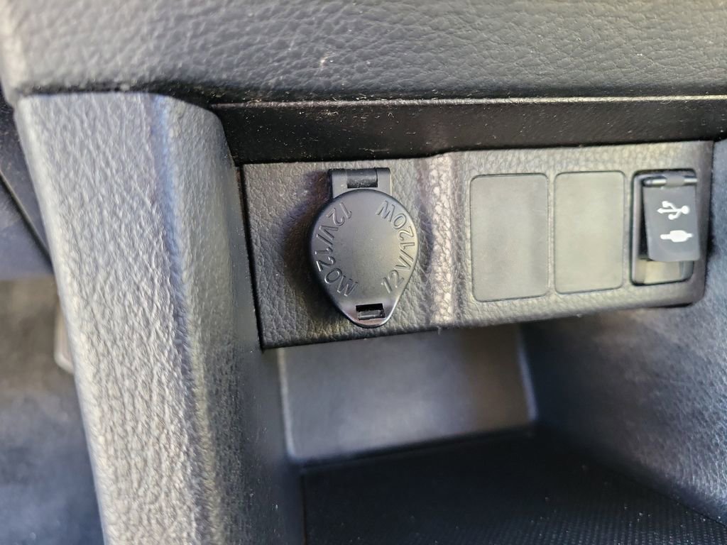 Used 2015 Toyota Corolla LE image 21