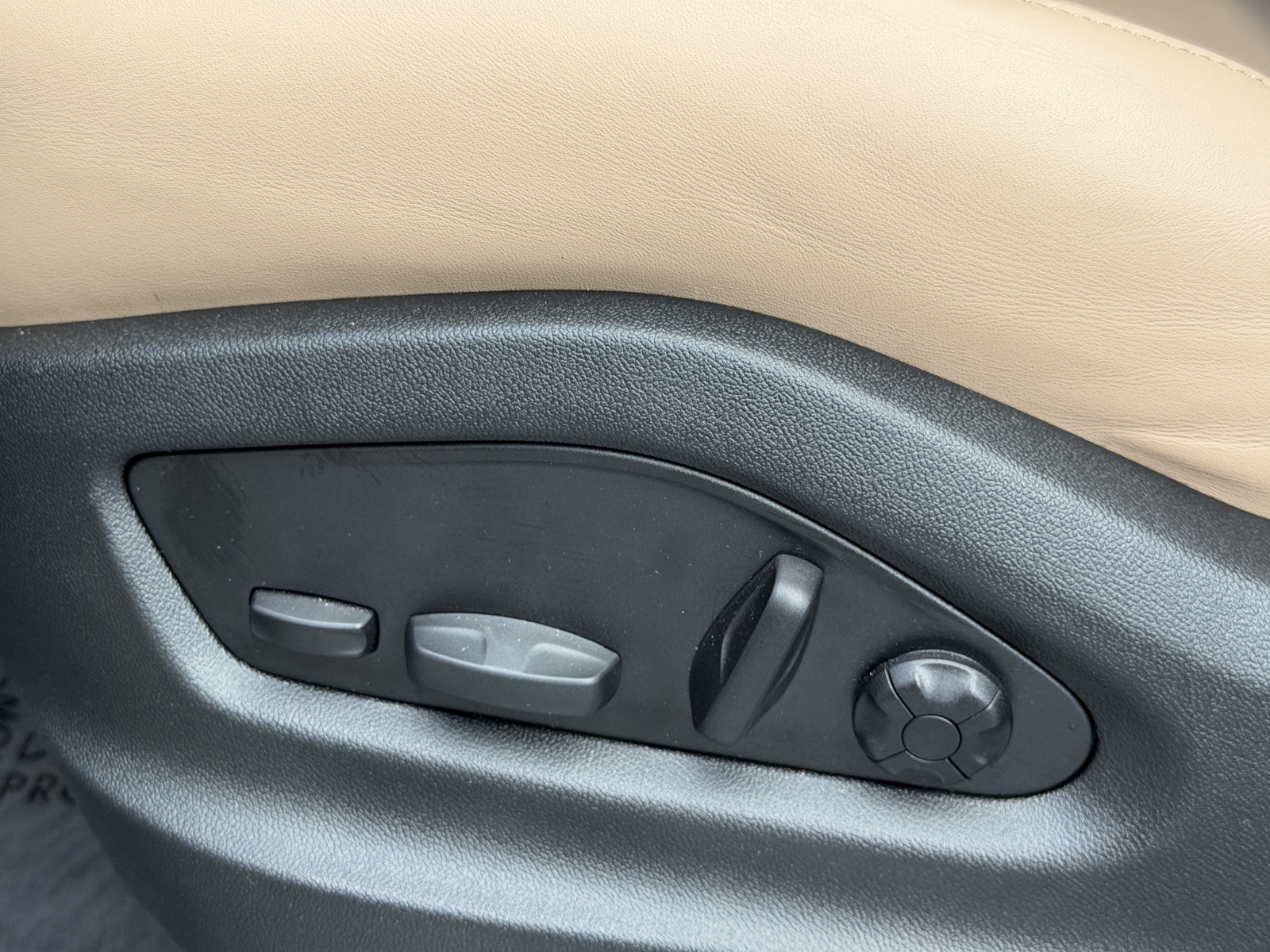 Certified 2025 Porsche Cayenne E-Hybrid Coupe AWD/4WD image 25