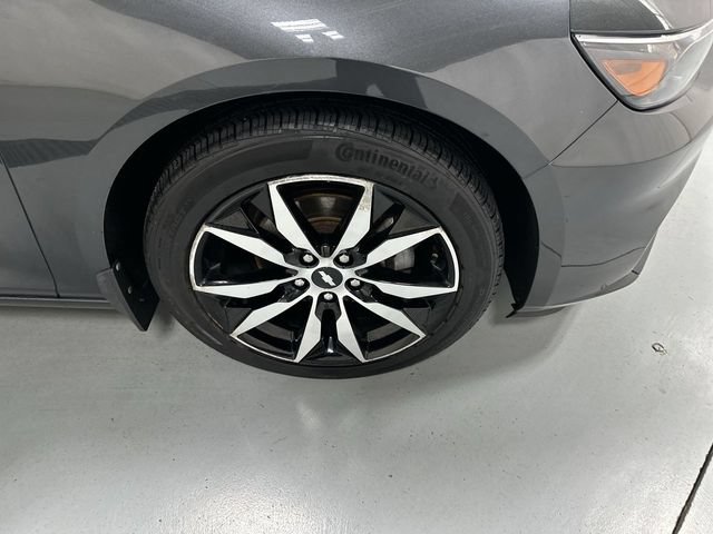 Used 2017 Chevrolet Malibu LT FWD image 19