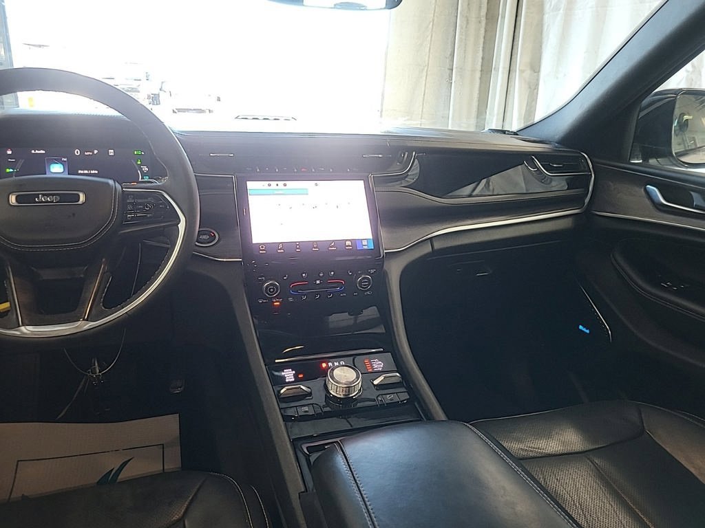 Used 2023 Jeep Grand Cherokee Overland AWD/4WD image 10