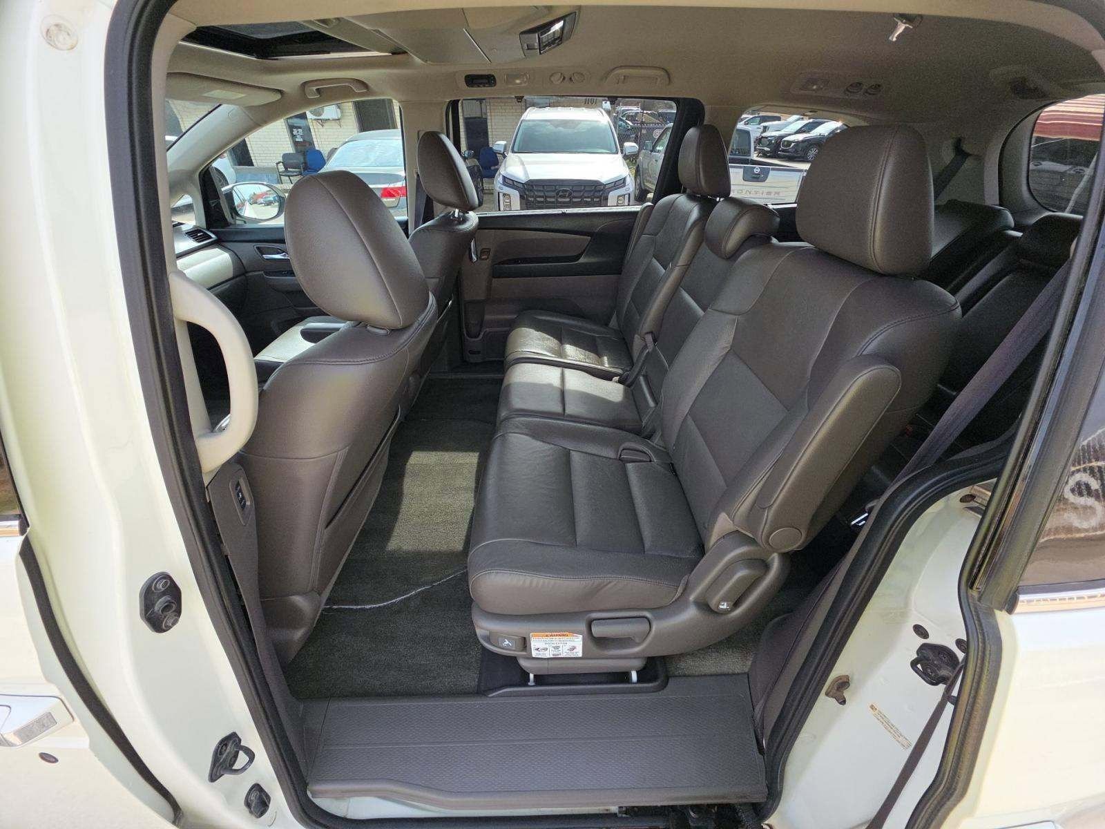 Used 2016 Honda Odyssey Touring Elite image 11