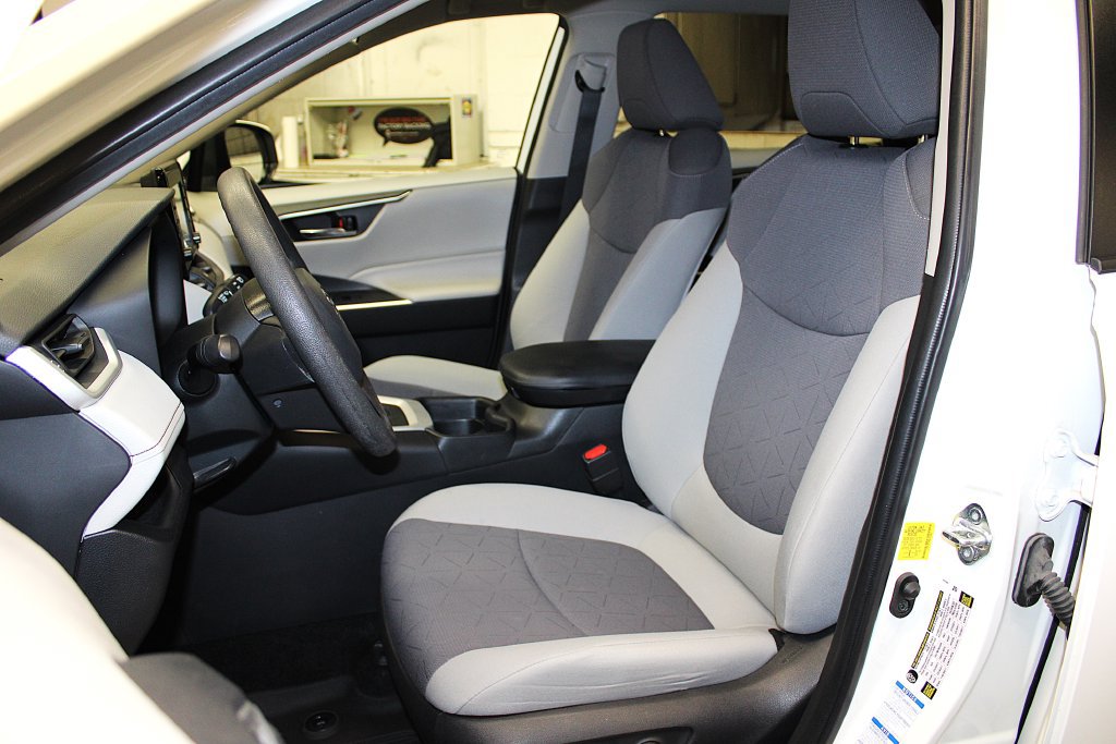 Used 2021 Toyota RAV4 XLE AWD/4WD image 22