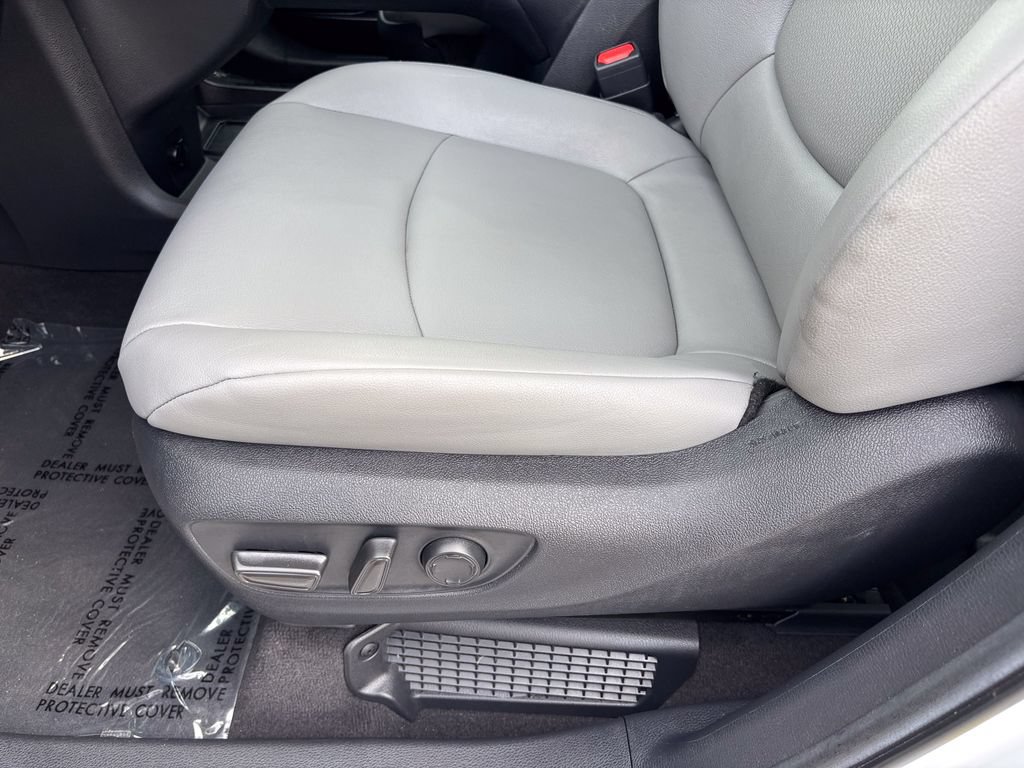 Certified 2026 Toyota Sienna XLE FWD image 21