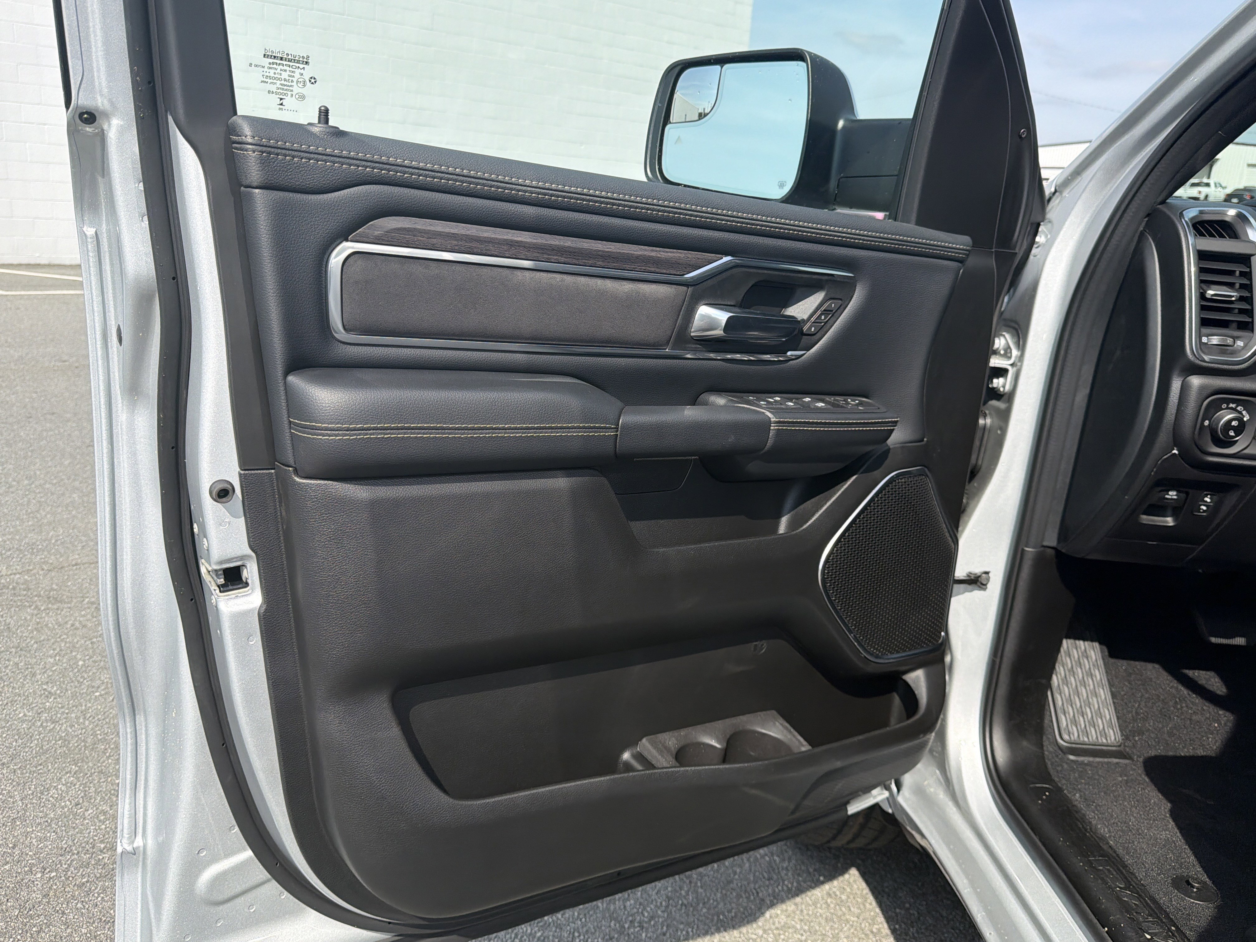 New 2026 RAM 1500 Laramie AWD/4WD image 12