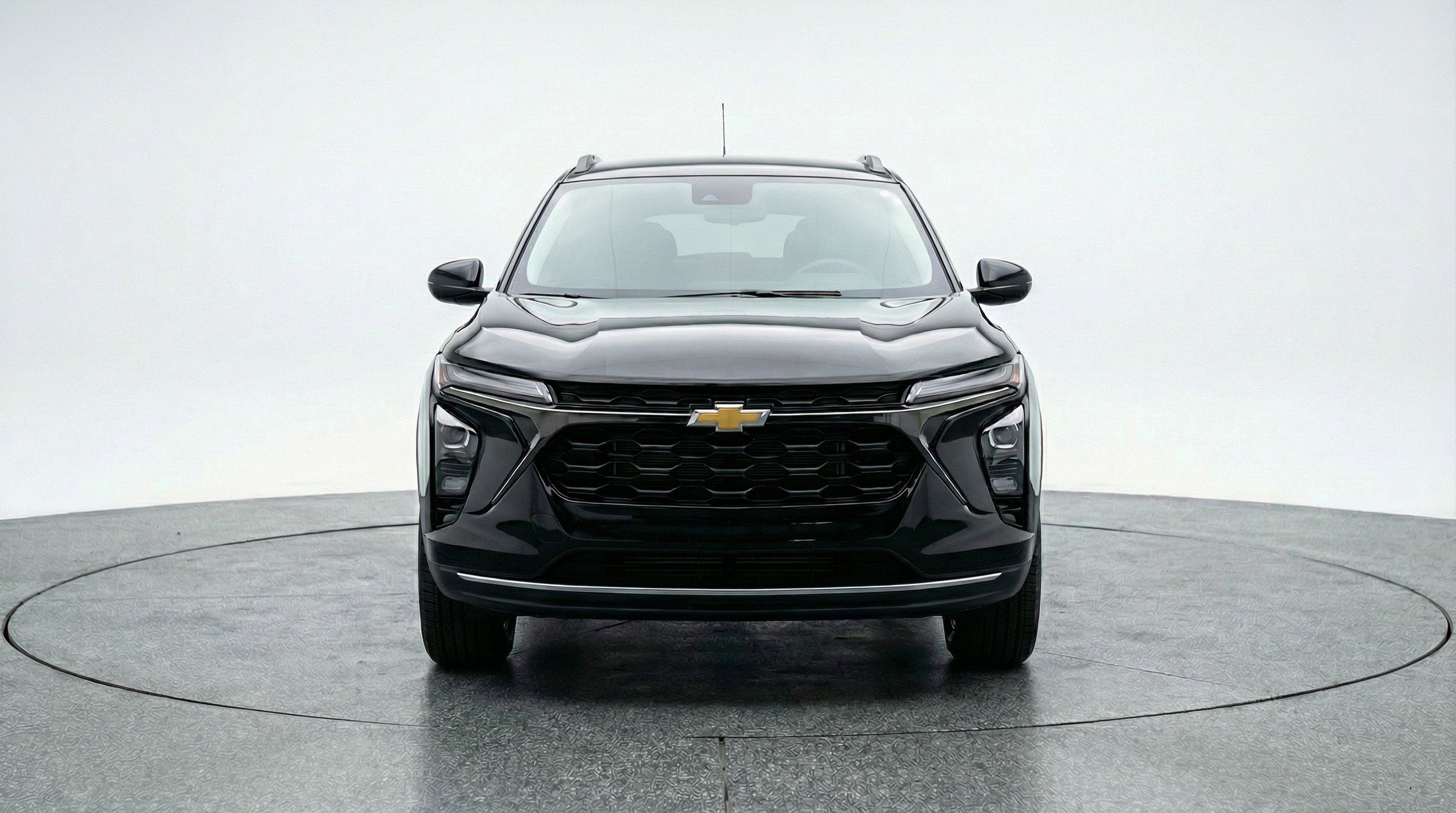 Used 2025 Chevrolet Trax LT image 2