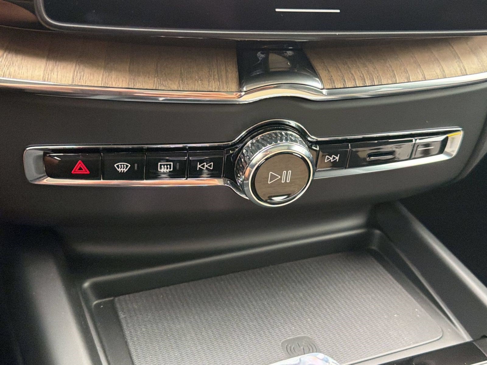 New 2027 Volvo XC60 B5 Ultra AWD/4WD image 19