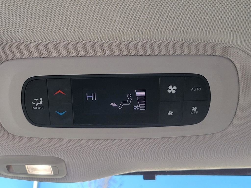 Used 2018 Chrysler Pacifica Limited image 16