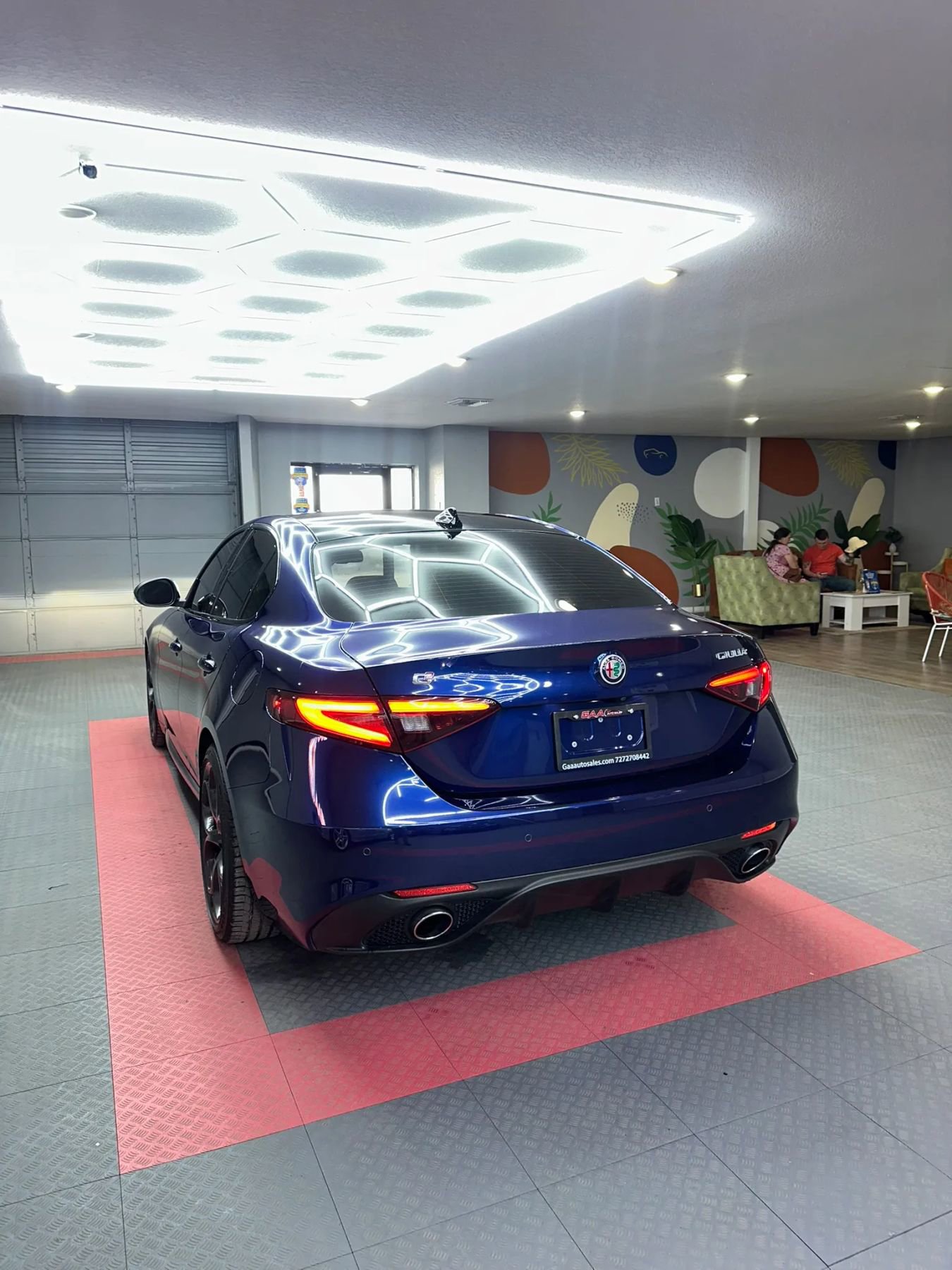 Used 2017 Alfa Romeo Giulia Ti w/ TI 19" Sport Package RWD image 4