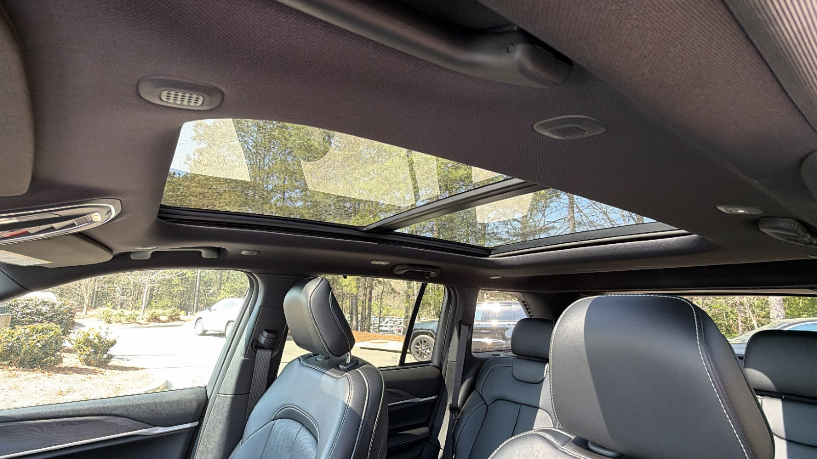 Used 2024 Jeep Grand Cherokee Limited w/ Luxury Tech Group II image 18