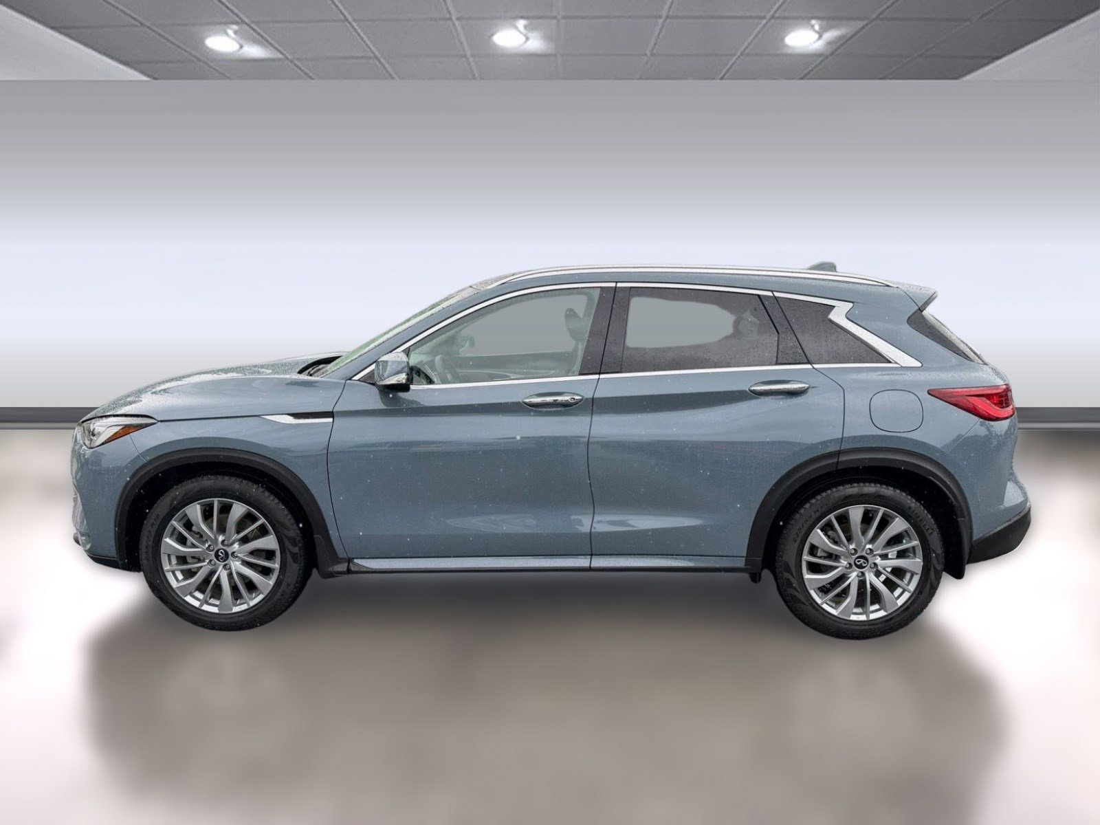 Used 2023 INFINITI QX50 Luxe FWD image 2