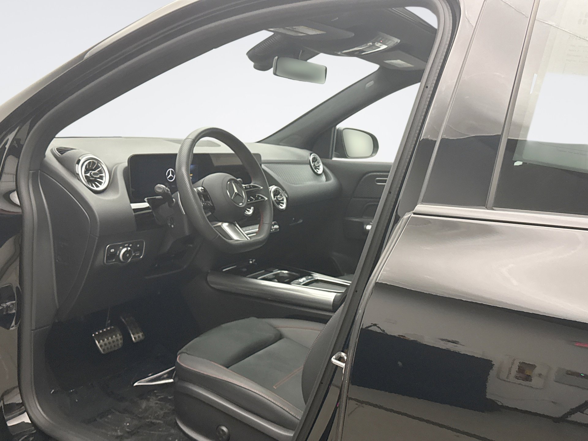 Used 2025 Mercedes-Benz GLA 250 4MATIC w/ AMG Night Package image 10