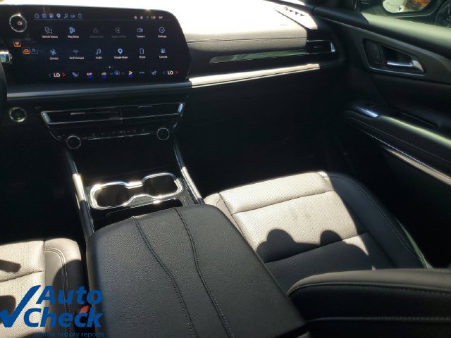 Used 2025 Chevrolet Traverse LT FWD image 17