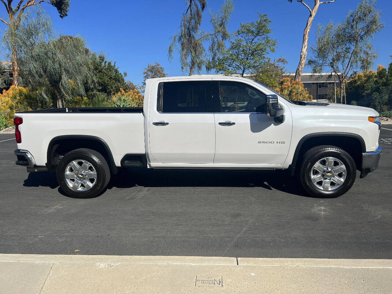Used 2021 Chevrolet Silverado 2500 LTZ w/ LTZ Premium Package AWD/4WD image 2