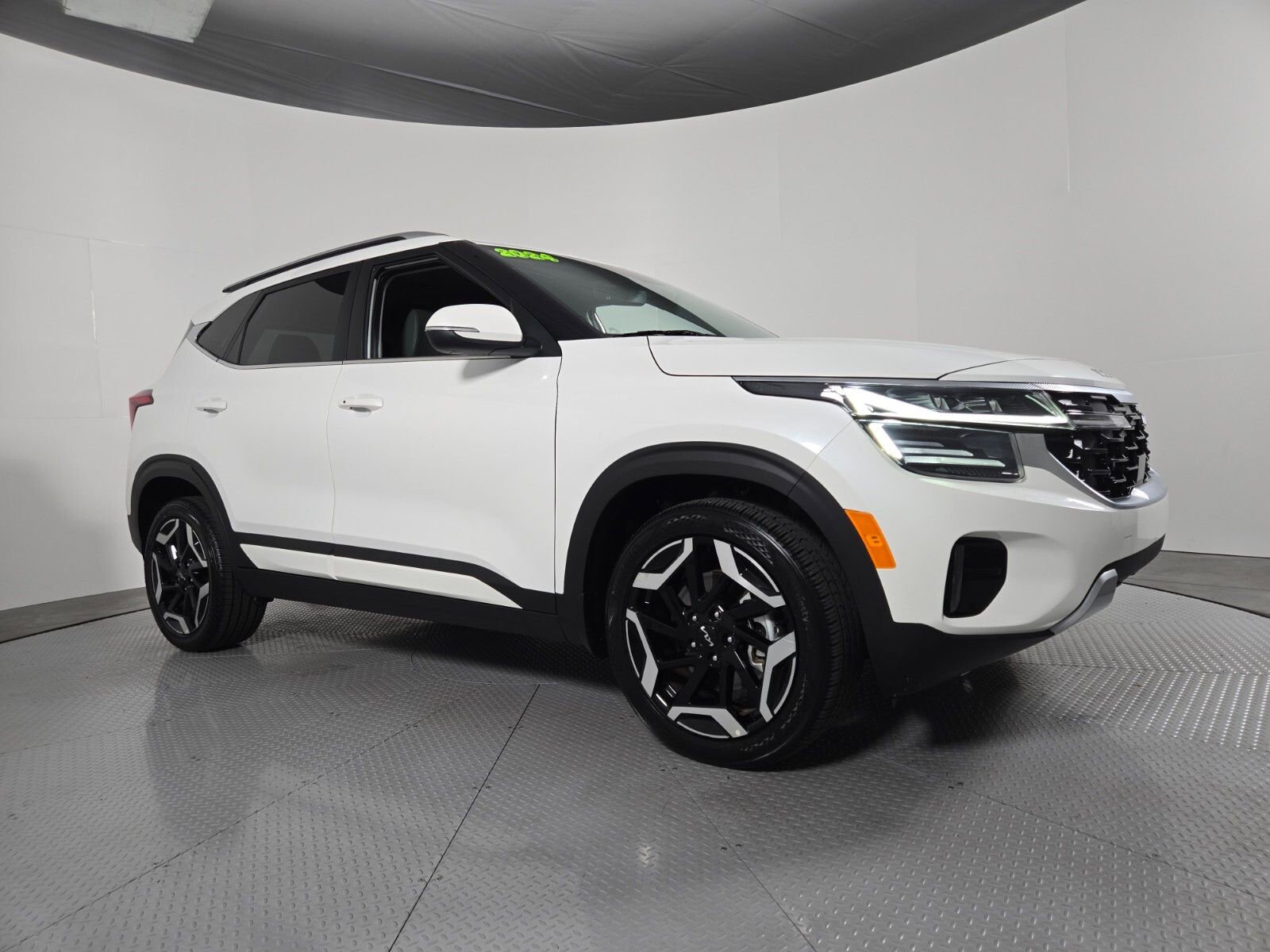 Used 2024 Kia Seltos SX AWD/4WD image 2